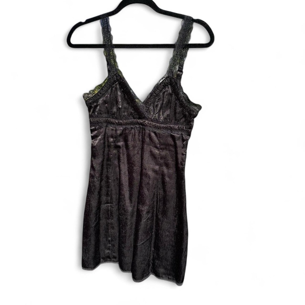 Elegant Black Lace Trim Chemise